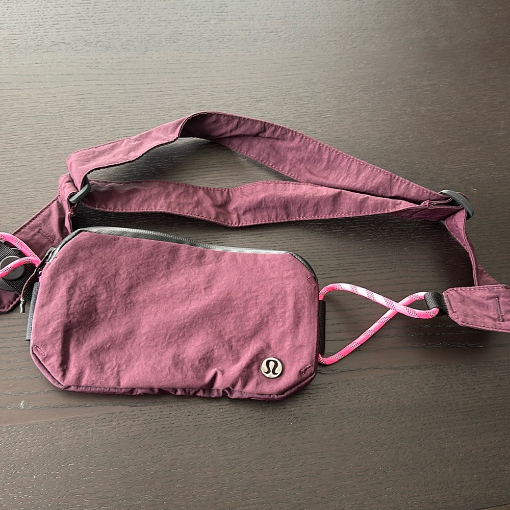 Lululemon small fanny pack cross body